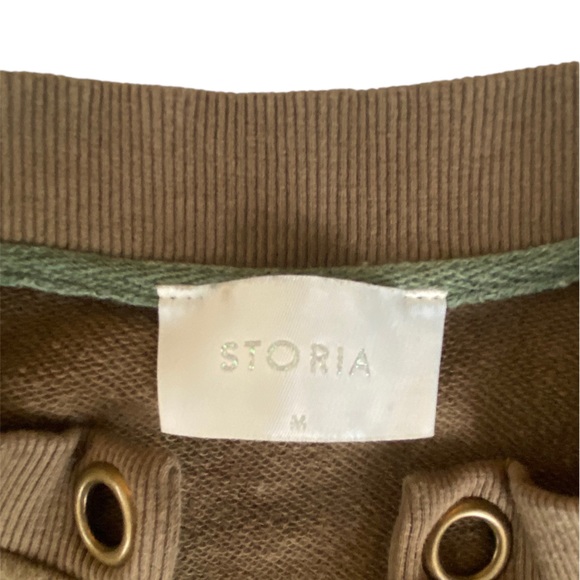 Storia Size Medium. Green sweater with lace up feature. - Picture 2 of 4